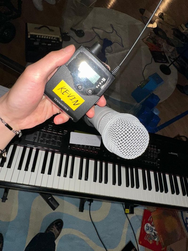 “and it all started with a piano”…케빈, 음악으로 피어난 밤→설렘의 순간 / 그룹 더보이즈 케빈 인스타그램