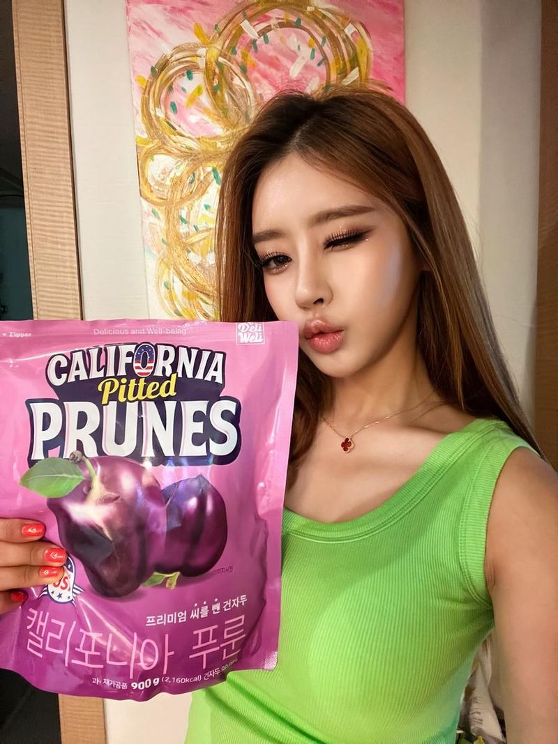 “아침에 더 맑아지는 느낌”…서인아, 싱그러운 여름→푸룬의 힘을 전하다 / 가수 서인아 인스타그램