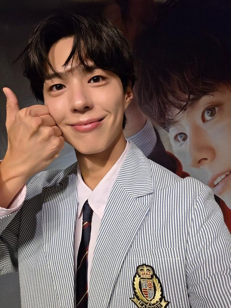 “꽃이 다시 피었죠”…박보검, 환한 미소→햇살같은 근황 인증 / 배우 박보검 인스타그램