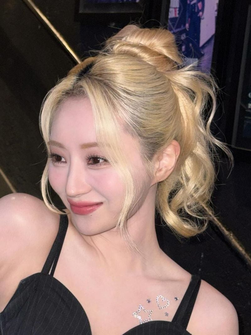 “고요한 미소 머금은 밤”…수아, 반짝임 속 여름밤→시선 압도 / 걸그룹 드림캐쳐 수아 인스타그램