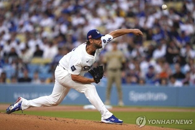 “6이닝 1실점 쾌투”…커쇼, 시즌 7승 견인 다저스 NL 서부 공동 1위 / 연합뉴스