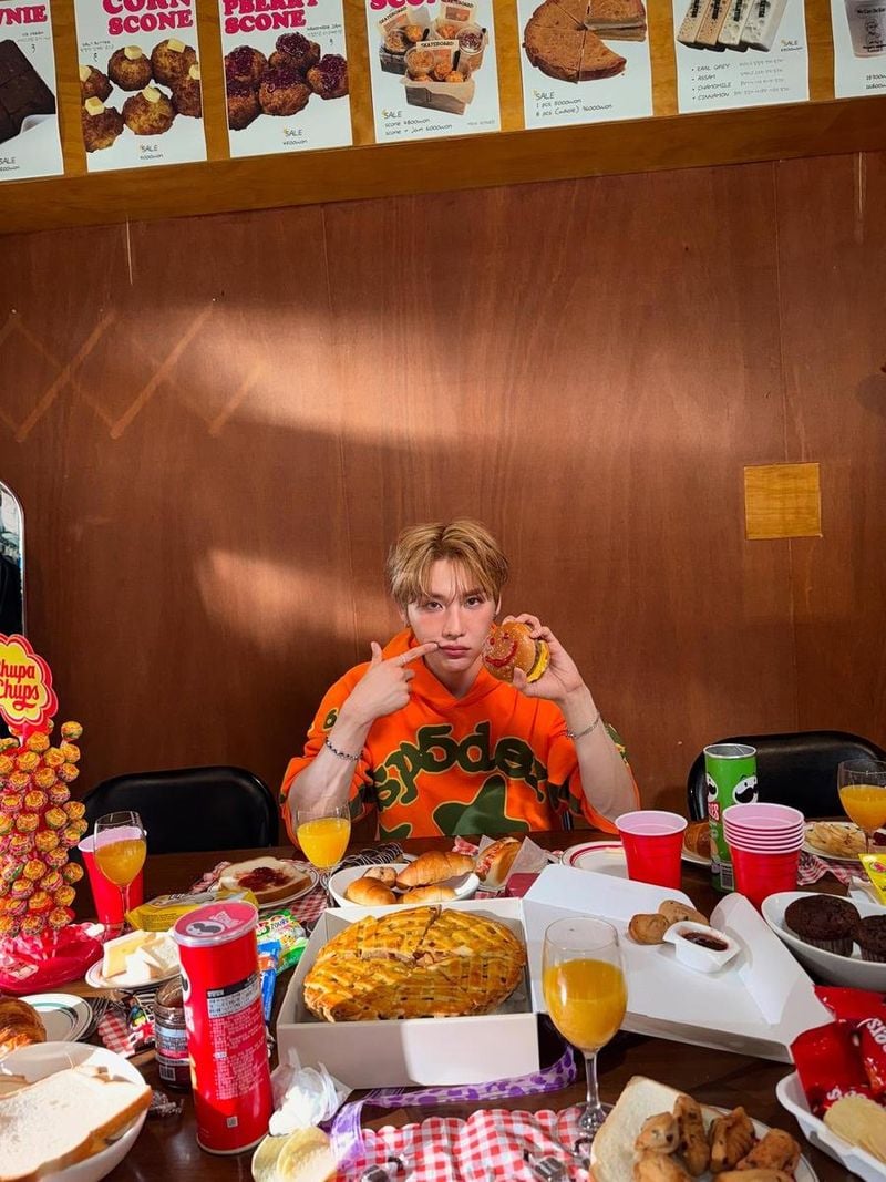 “달콤함이 가득한 오후”…전웅, 밝은 분위기→일상 소풍 같은 한 컷 / 그룹 AB6IX 전웅 인스타그램