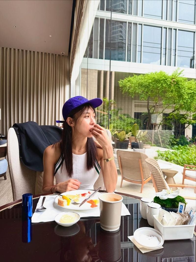“그냥 더 먹자”…하지원, 꾸밈 없는 여름→솔직 매력 일상 / 배우 하지원 인스타그램
