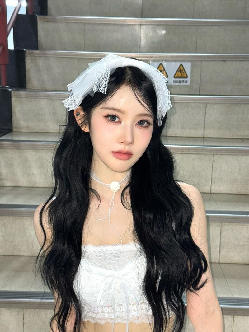 “햇살 아래 순수함이 번졌다”…시은, 여름 오후→청초 미모로 시선 압도 / 스테이씨 시은 인스타그램