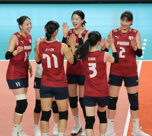 “5세트 접전 끝 승리”…문지윤·강소휘 32점 합작 한일전서 3-2 / 연합뉴스