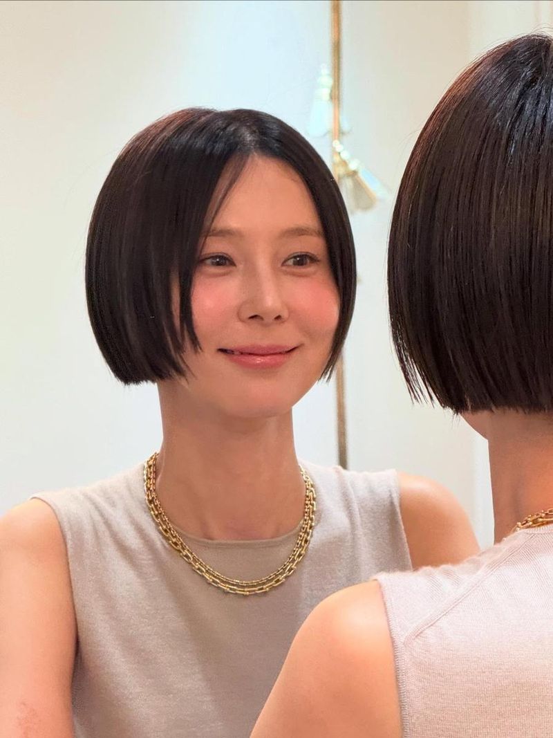 “메컵 잘 된 날, 셀카 러시”…김나영, 반짝이는 오후→거울 앞 미소 / 방송인 김나영 인스타그램