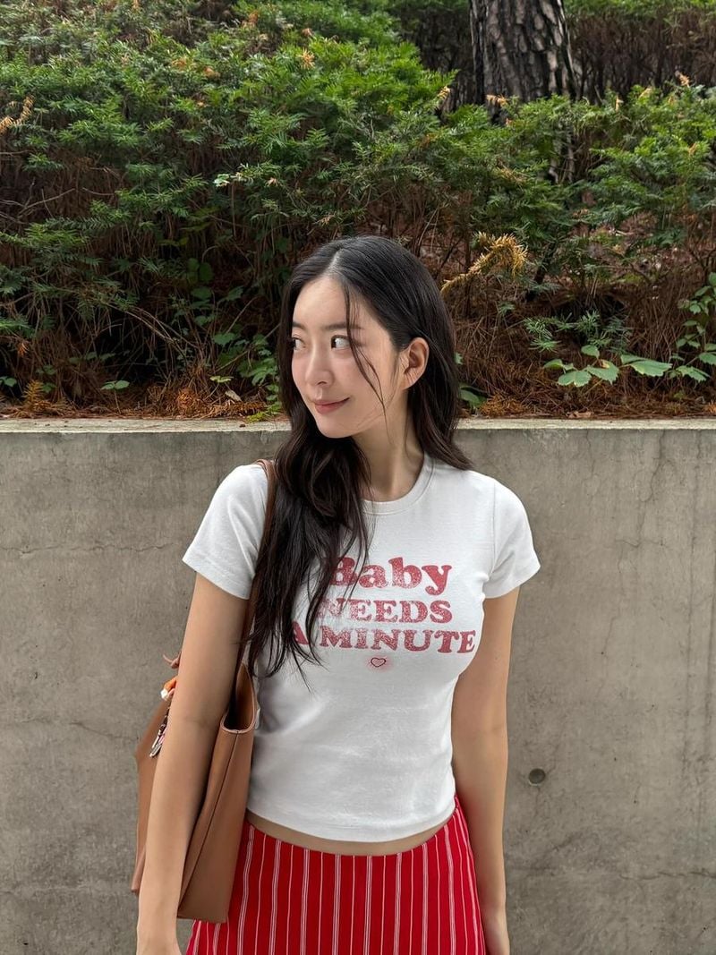 “여름 오후의 설렘”…조아영, 무심한 시선→청량 미소로 물든 순간 / 배우 조아영 인스타그램