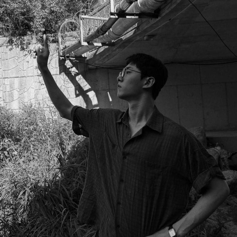 “이렇게 하면 잠자리 온다던데”…서지훈, 한여름 오후→유쾌한 소년 같은 매력 / 배우 서지훈 인스타그램