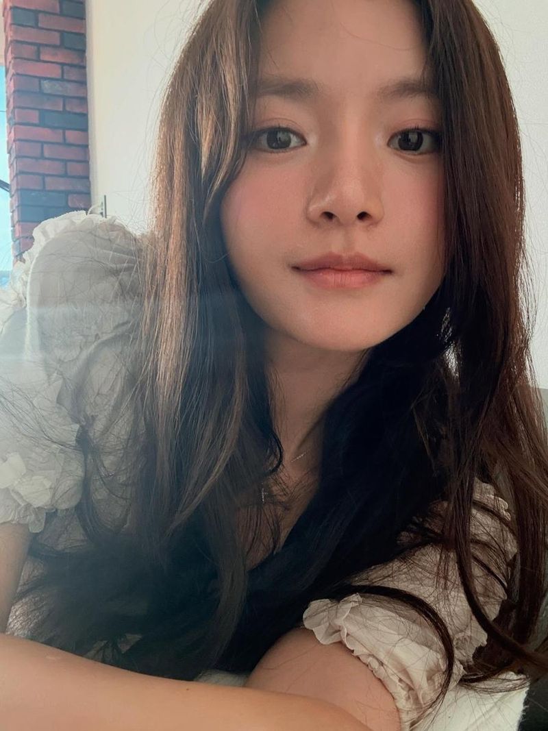 “생존신고 건강하고 행복하기”…고보결, 느린 여름 저녁→평온한 미소 / 배우 고보결 인스타그램