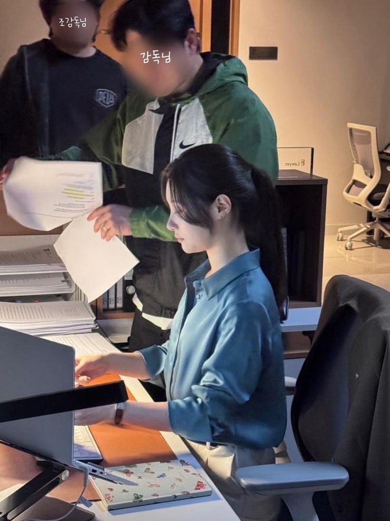 “조용히 집중했어요”…정채연, 밤빛 아래 몰입→이른 가을 감성 폭발 / 걸그룹 아이오아이 정채연 인스타그램