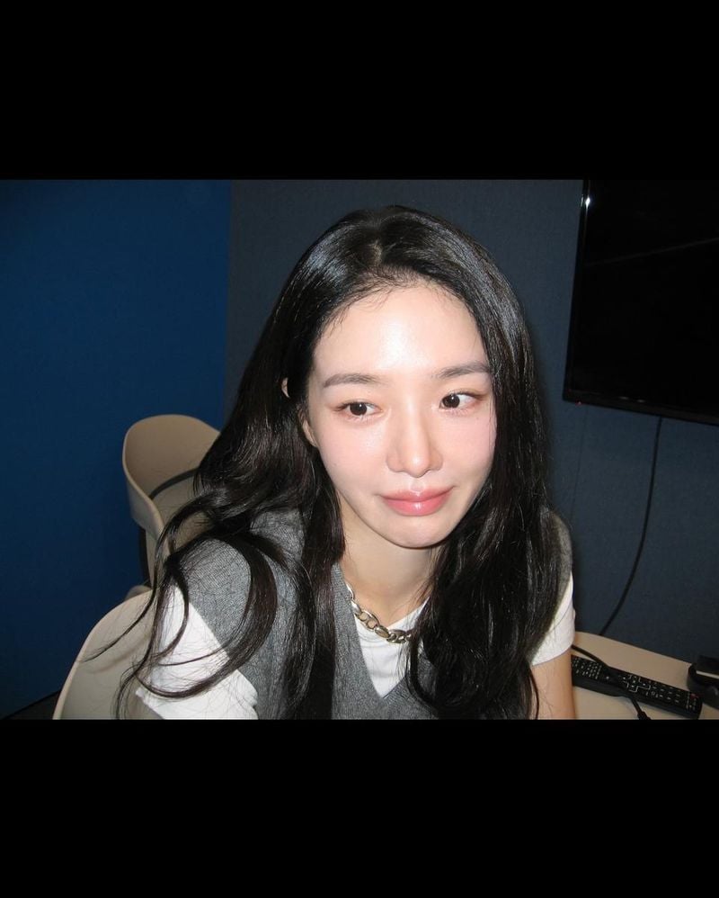 “여름밤의 온기처럼”…박규영, 조용한 시선→청초 미소로 압도 / 배우 박규영 인스타그램