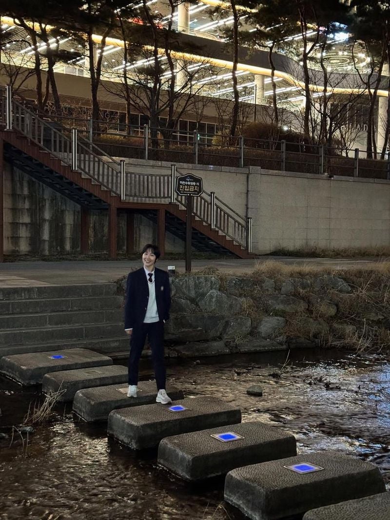 “물가에 선 작은 발걸음”…김상지, 밤의 서정→도심 산책에 녹아든 감성 / 배우 김상지 인스타그램