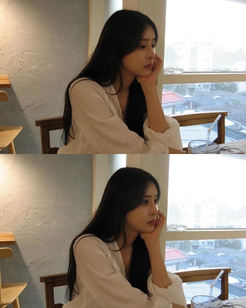 “골똘-히. 뭘 생각했더라”…정신혜, 저녁빛 속 사색→여름 감성 가득한 순간 / 배우 정신혜 인스타그램