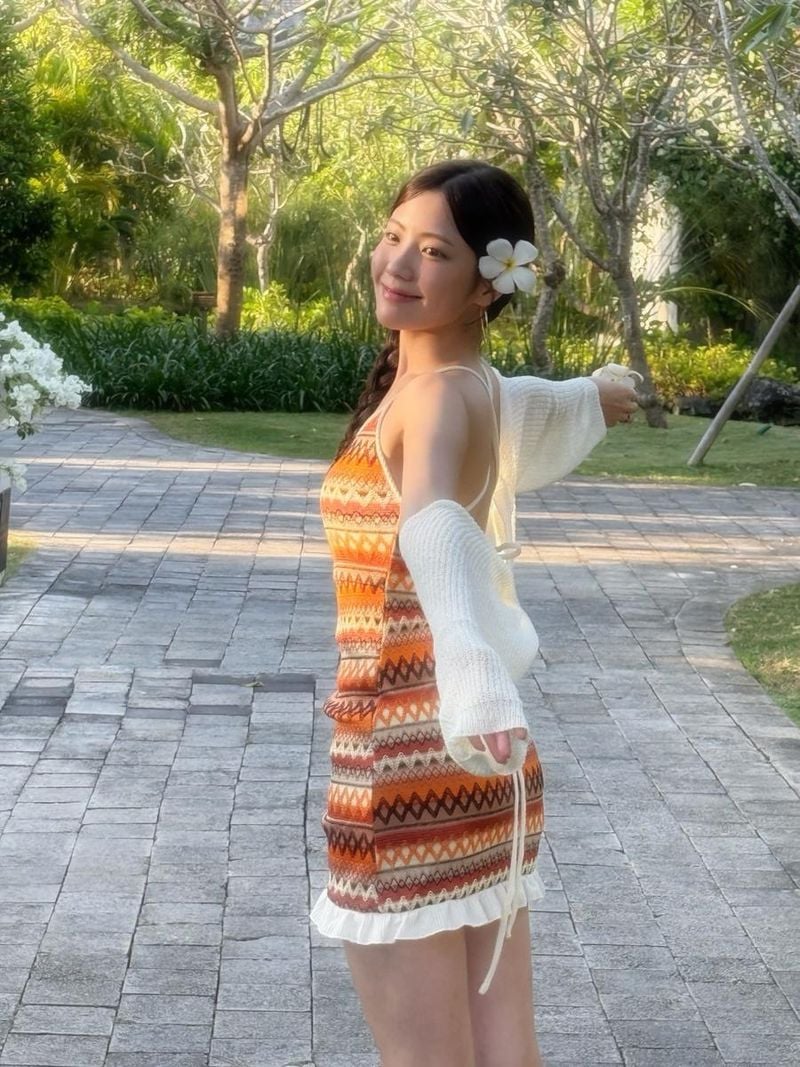 “햇살에 물든 미소”…조아람, 한여름 오후→여유 가득 산책 / 배우 조아람 인스타그램
