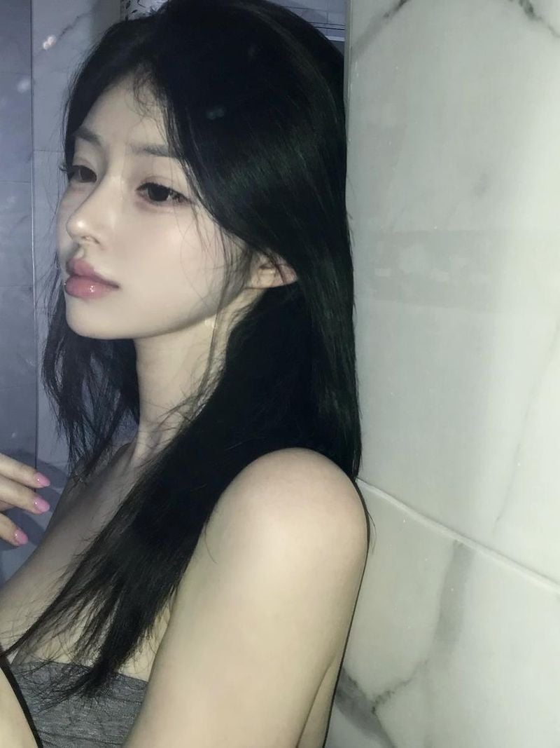“진짜 너무나 많은 사랑을 받았다”…유혜원, 섬세한 빛 속 고요한 긴장감→여름밤 분위기 / 커플팰리스2 출연자 모델 유혜원 인스타그램