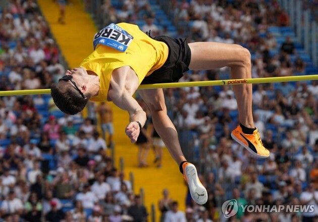 “2ｍ33 첫 시도 성공”…커, 다이아몬드리그 남자 높이뛰기 우승 / 연합뉴스