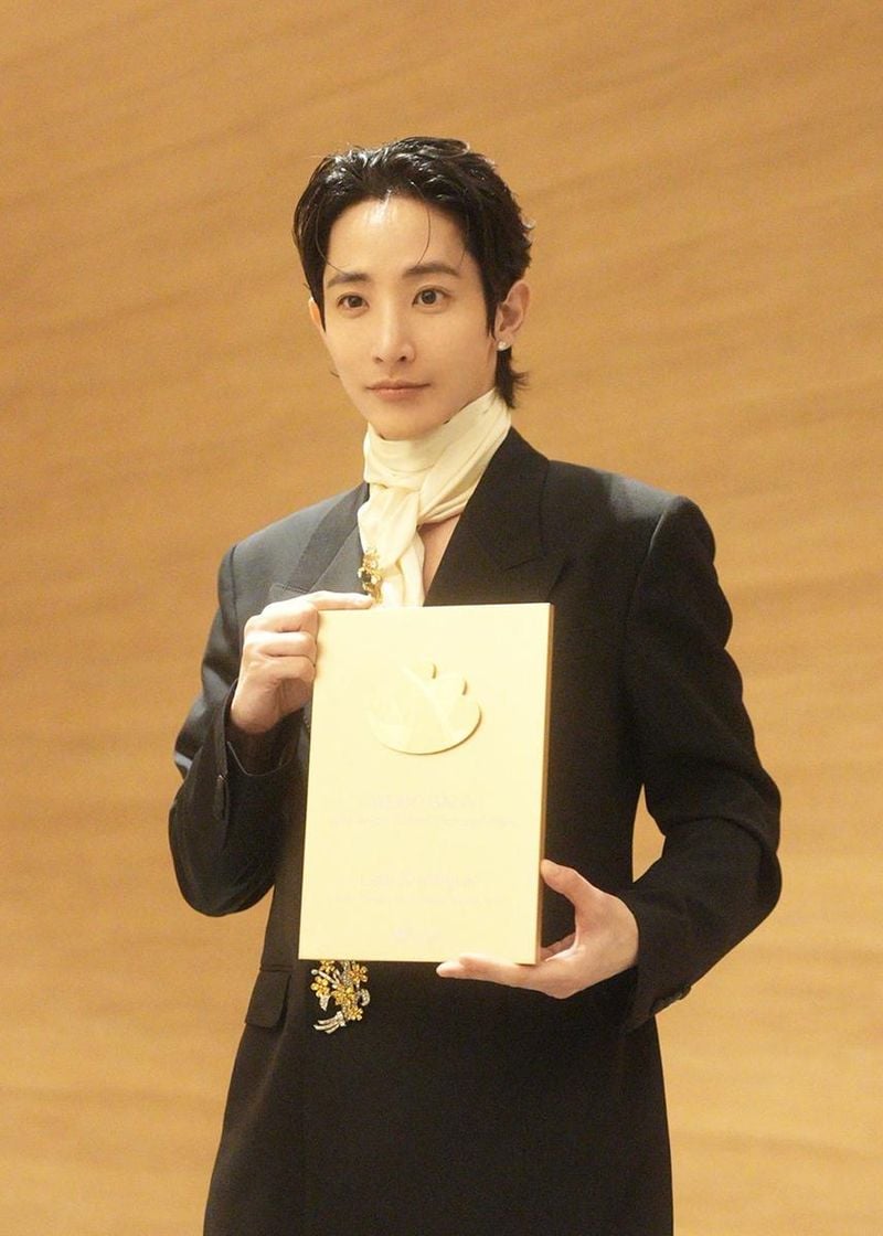 “글로벌 팬심을 모았다”…이수혁, ‘웨이보 문화교류의 밤’ 인기상→아시아 행보 빛났다 / 사람엔터테인먼트, 웨이보