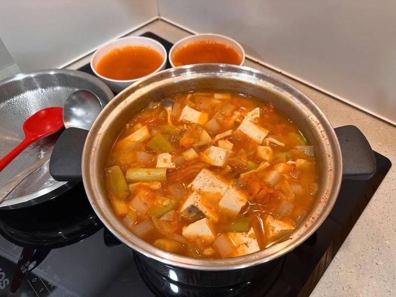 “된장찌개에 묵은지 듬뿍”…윤세아, 일상 속 온기→집밥 감성 폭발 / 배우 윤세아 인스타그램