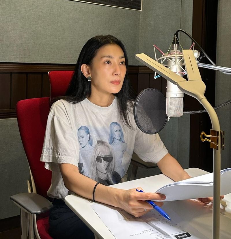 “세상을 바꾼 목소리”…김서형, 몰입의 순간→다큐 내레이션 압도 / 배우 김서형 인스타그램