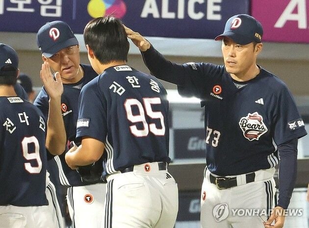 “끝내기 승리 이끈 안재석·윤태호”…조성환, 두산 남은 32경기 총력전 선언 / 연합뉴스