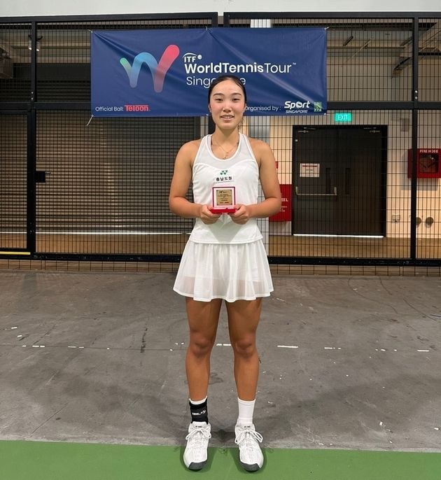 “첫 국제대회 정상 등극”…김유진, 싱가포르 ITF 단식 우승 / 연합뉴스