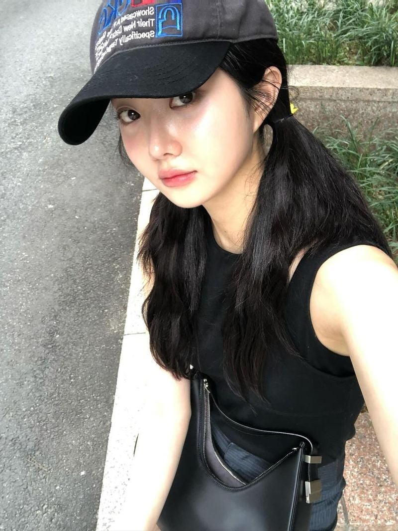 “여름 볕 아래, 고요한 한순간”…남규희, 검은빛 청량→도심 산책 감성 / 배우 남규희 인스타그램