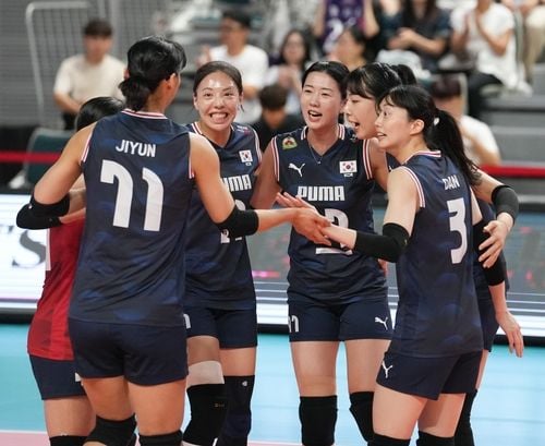 “완패 충격”…한국 여자배구, 체코에 0-3 져 국제대회 1승 4패 마감 / 연합뉴스