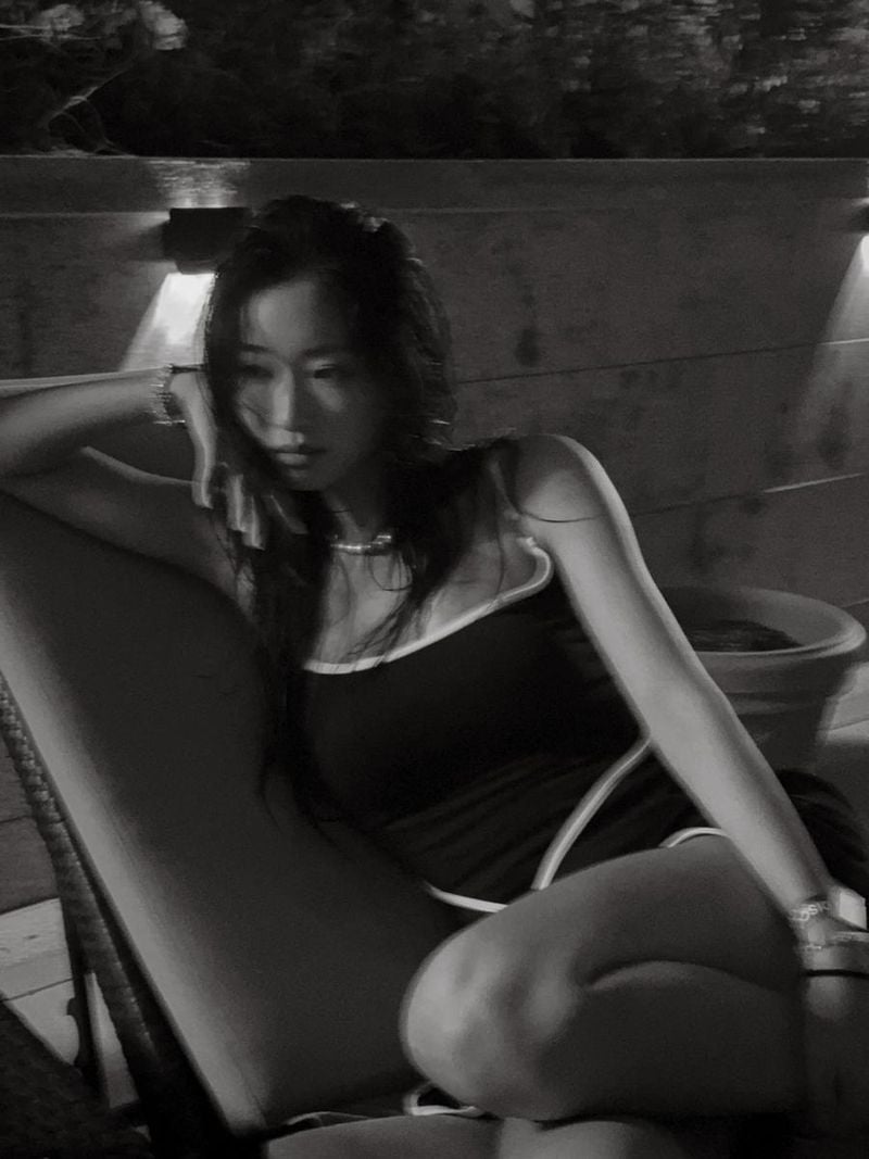 “쓸쓸함 뒤에 깃든 여유”…송채윤, 고요한 밤 속→도회적 매력 발산 / 배우 송채윤 인스타그램