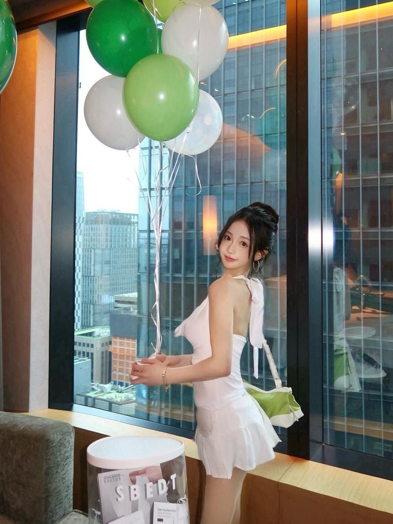 “매일이 특별해지는 순간”…김지수, 도심 속 화이트→청량 감성의 완성 / 환승연애2 출연자 김지수 인스타그램