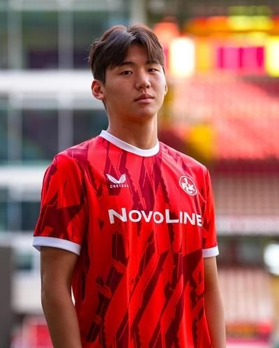 “유럽 무대 첫 골”…김지수, 독일컵 7-0 대승 주역 맹활약 / 연합뉴스