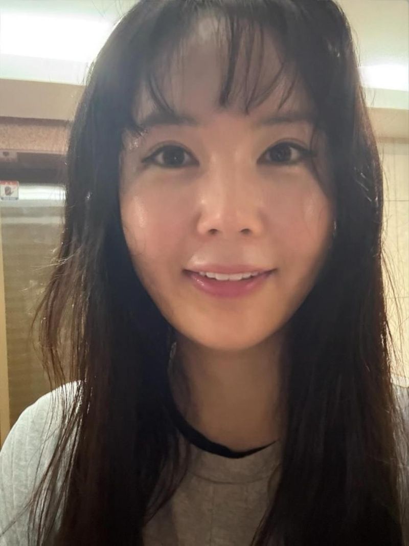 “앞머리의 가벼운 변화”…장영란, 충동과 웃음→여름날 셀카 / 방송인 장영란 인스타그램