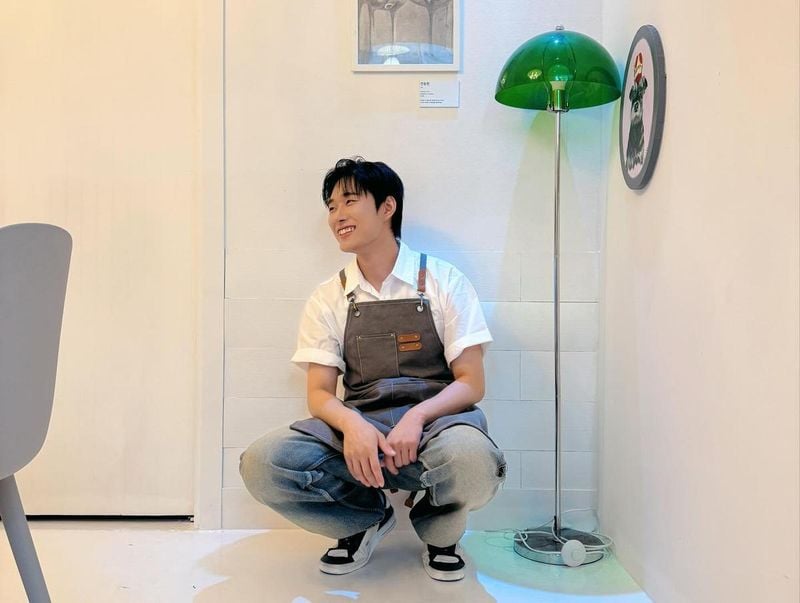 “느긋한 오후의 여유”…김재한, 미소 한가득→사색 공간 속 힐링 / 가수, 배우 김재한 인스타그램