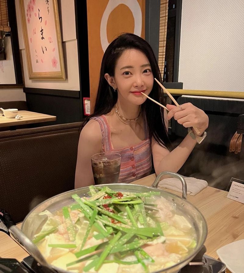 “후쿠오카의 밤 그리움”…안이서, 여름 식탁 위 빛난 미소→청량한 힐링 / 배우 안이서 인스타그램
