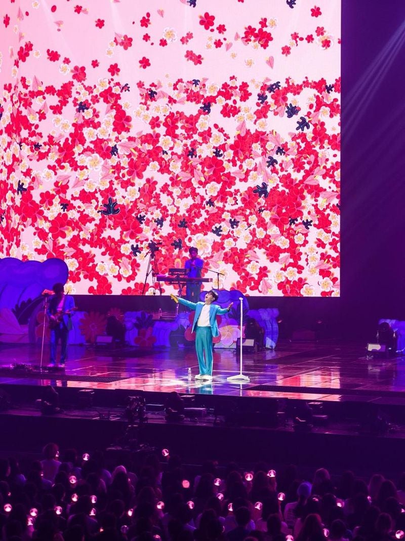 “꽃비처럼 쏟아진 그날의 무대”…이승환, 환희 속 여름밤→장미빛 콘서트 / 가수 이승환 인스타그램