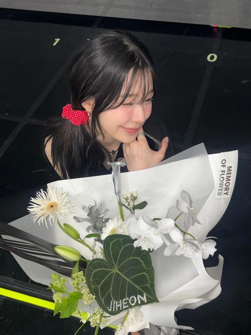 “중콘”…백지헌, 여운 가득 무대 뒤→감사 속 미소 / 걸그룹 프로미스나인 백지헌 인스타그램