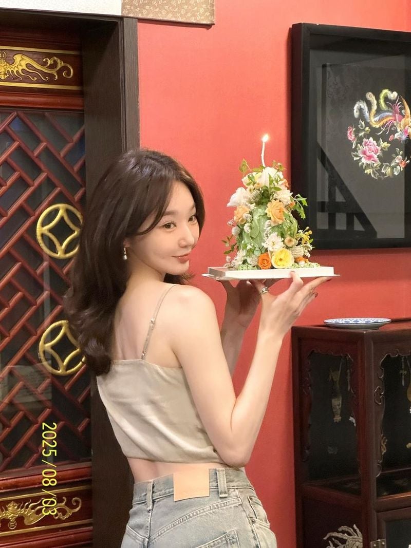 “맛있고 따뜻했다아”…강민경, 생일의 설렘→여름밤 미소 / 걸그룹 다비치 강민경 인스타그램