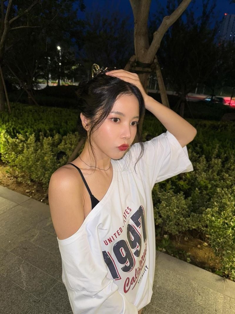 “모기많네”…솔라, 밤 산책 중 반전→여름밤의 여운 / 걸그룹 마마무 솔라 인스타그램