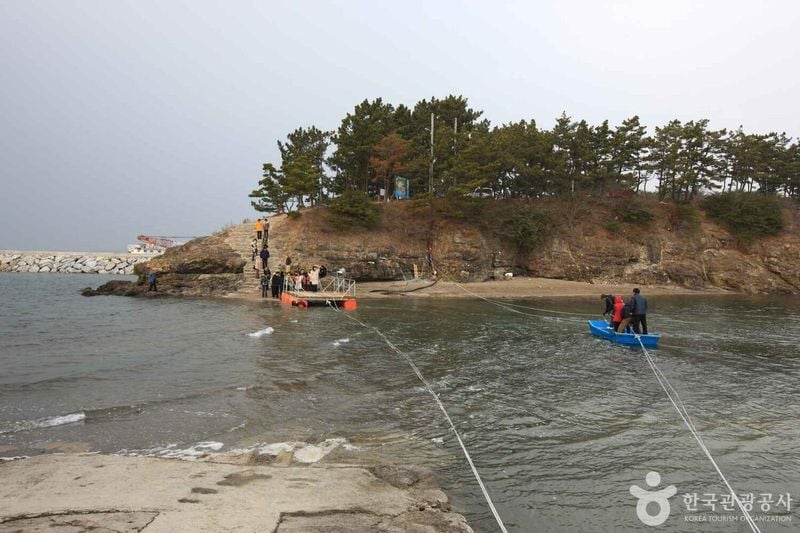사진 출처 = 포토코리아(한국관광공사) 간월암