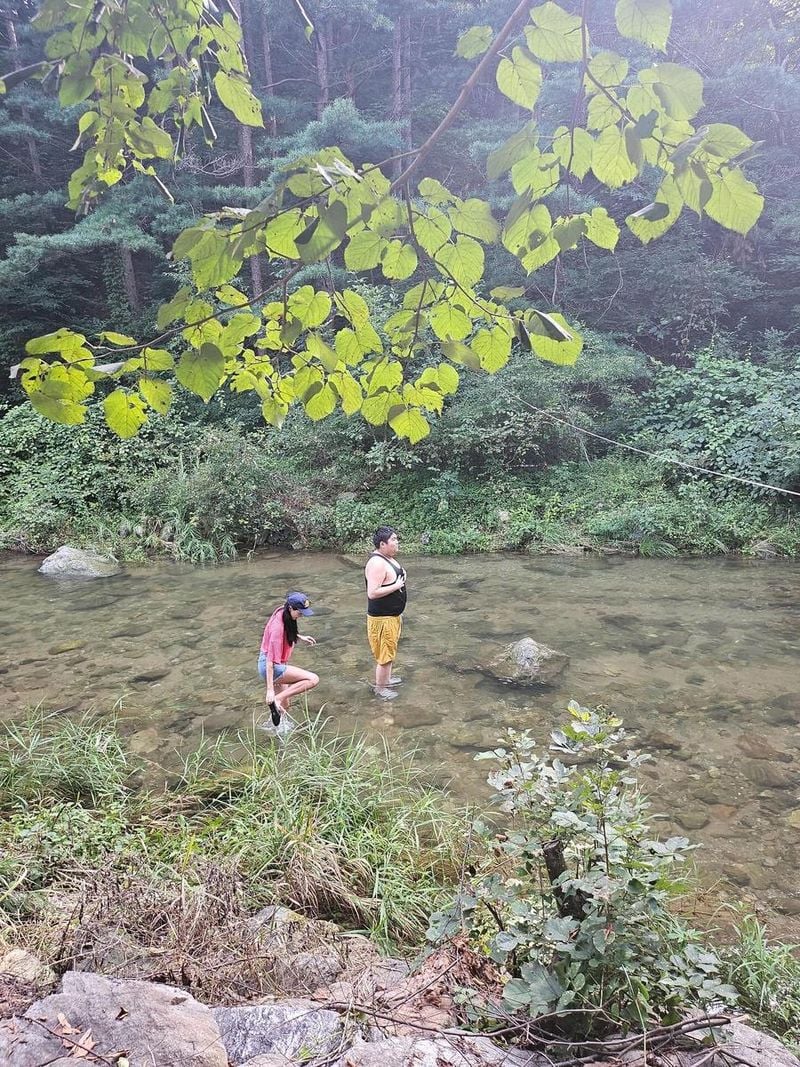 “민이랑 엄마랑”…오윤아, 깊은 여름→잔잔한 물길 산책 / 배우 오윤아 인스타그램
