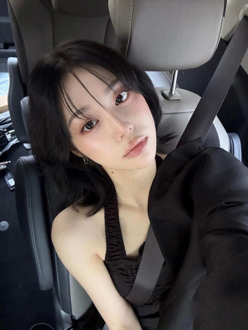 “요즈음이었다”…백송민, 검은빛 시선→차 안의 여름 감성 / 모델 백송민 인스타그램