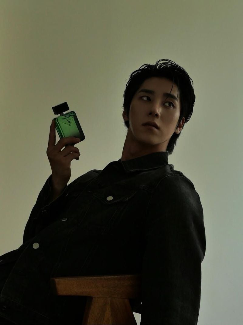 “부드럽게, 그리고 단단하게”…지호근, 신비로운 시선→초록빛 향수로 존재감 폭발 / 배우 지호근 인스타그램