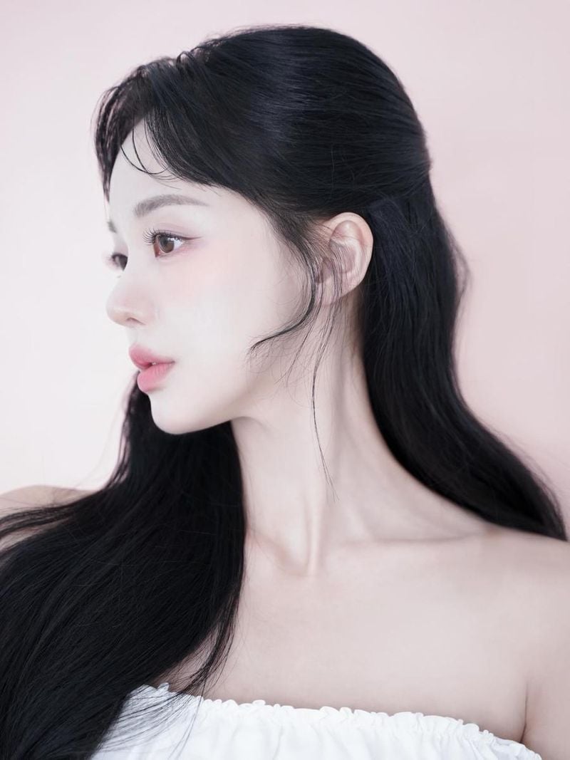 “고요히 머문 여름 오후”…차영현, 순백의 시선→청순미 압도 / 치어리더 차영현 인스타그램