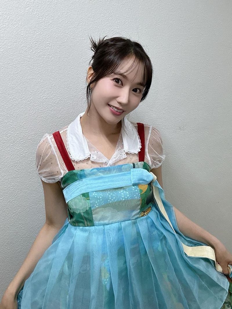“오늘 저녁은 고기”…별사랑, 청아한 한복 자태→여름 밤 설렘 / 가수 별사랑 인스타그램