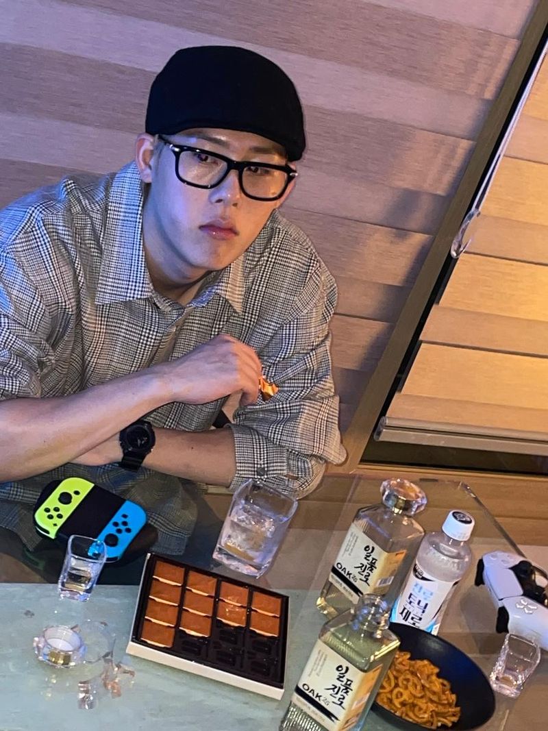 “목통 향의 여운처럼”…주헌, 고요한 밤→품격 있는 휴식 인증 / 몬스타엑스 주헌 인스타그램