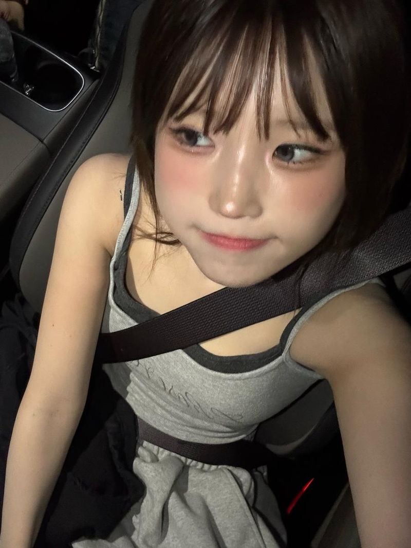 “미묘한 표정 속 여운”…송하영, 깊어진 저녁→차 안에서 감성 포착 / 걸그룹 프로미스나인 송하영 인스타그램
