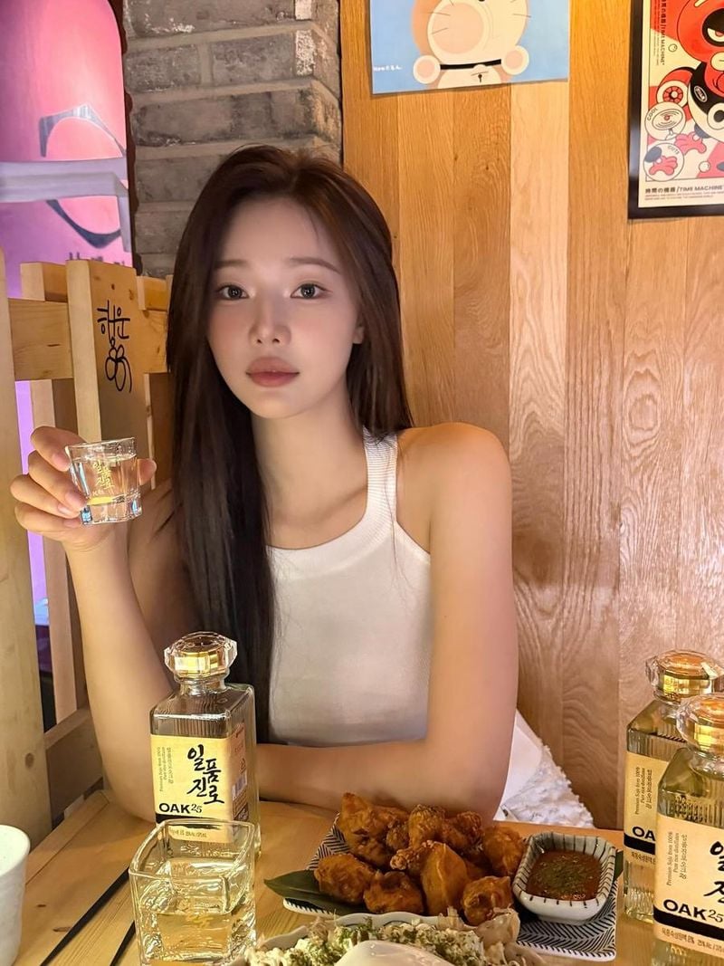 “깊은 풍미, 오크 향을 가슴에 머금고”…이시안, 여름밤의 정적→고요한 아름다움 / 솔로지옥4 출연자 모델 이시안 인스타그램