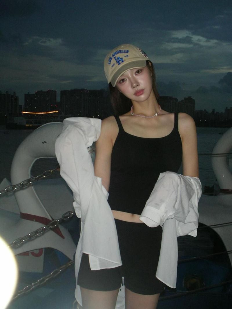 “오랜만에 산책하는데 천둥번개 친 날”…김혜진, 여름밤의 고요→낯선 설렘 / 솔로지옥4 출연자 모델 김혜진 인스타그램