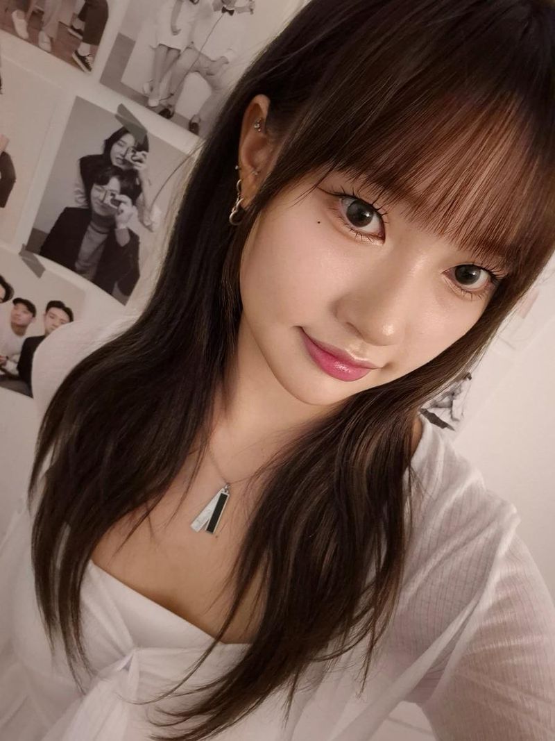 “고요하게 다가온 밤”…한금희, 부드러운 미소→청초함 물들다 / 걸그룹 첫사랑 한금희 인스타그램