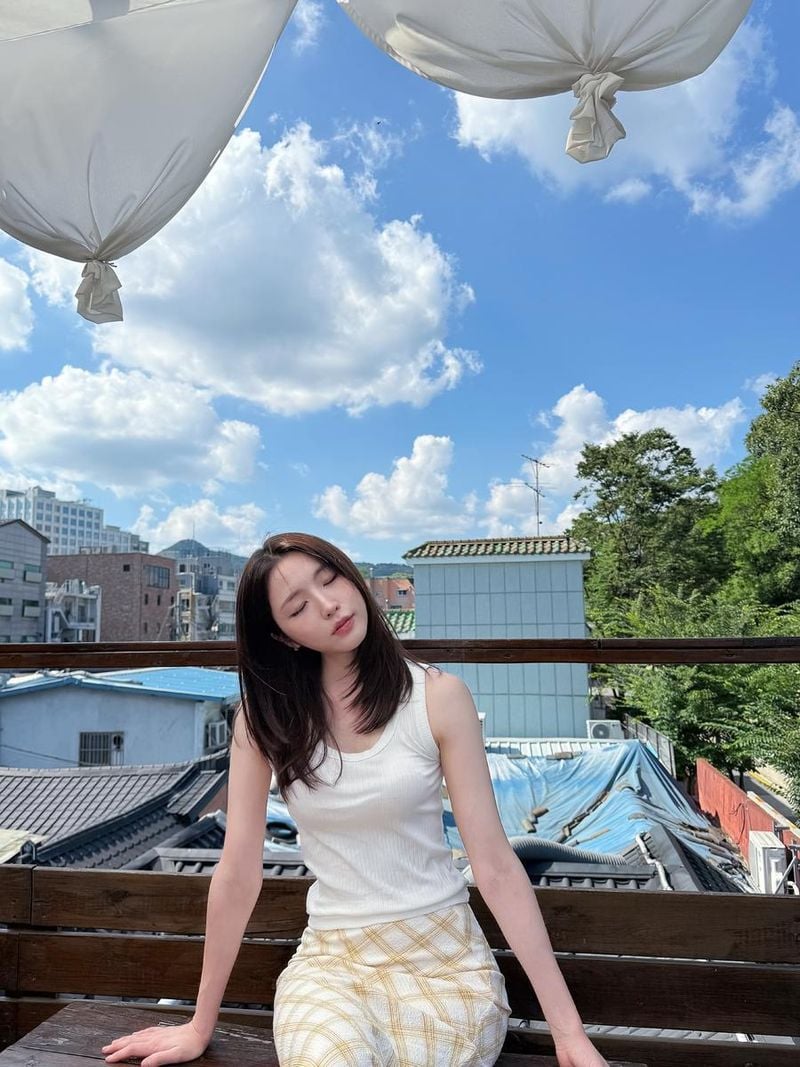 “여름 오후, 잔잔한 햇살 아래”…성해은, 청량한 눈빛→도심 속 휴식 한 장면 / 환승연애2 출연자, 인플루언서, 유튜버 성해은 인스타그램