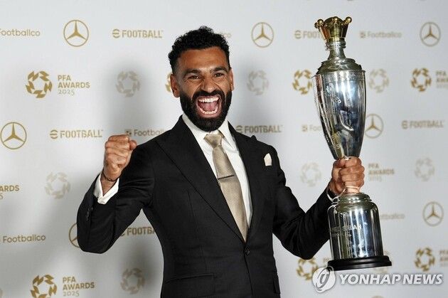 “3회 수상 신기록”…살라흐, PFA 올해의 선수상 수상에 29골 18도움 / 연합뉴스